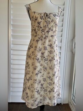 DAZY FLORAL SUMMER DRESS Size XL Cream with Purple/Lilac Flowers